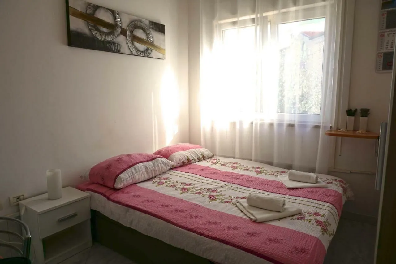 Apartment Umag Nelly 0*,